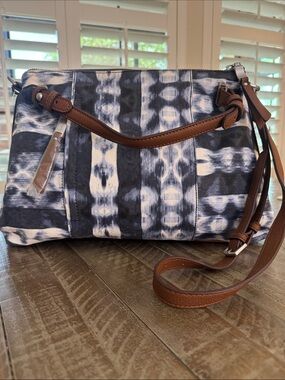NWT, Splendid tye -dyed blue  overnight / travel Bag.
